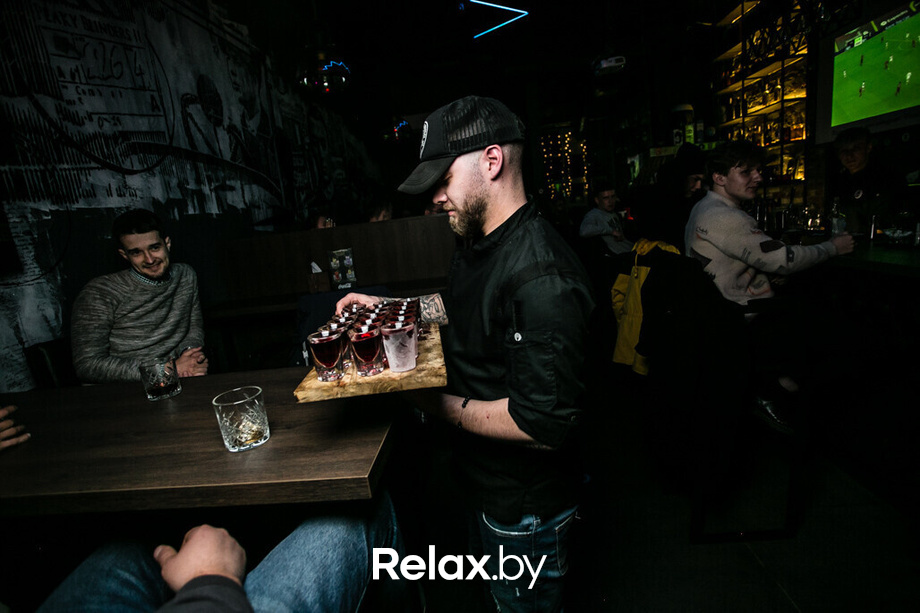 Счастливая суббота в баре «Острые козырьки», фото № 14