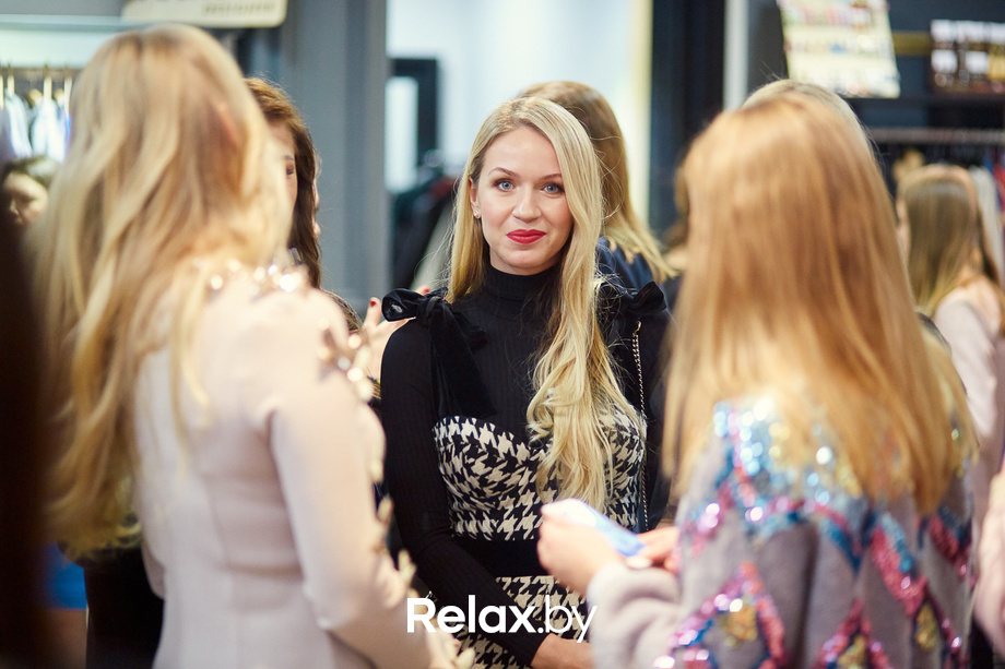 Открытие витрины бренда французской косметики Delarom Paris в магазине «Канцэпт Крама», фото № 72