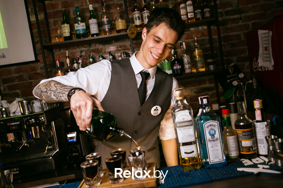 Пятница развратница в баре «Острые козырьки», фото № 1