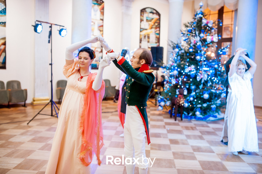 Семейный рождественский благотворительный бал Академии мюзикла "Ревю" - "Наши сердца", фото № 1