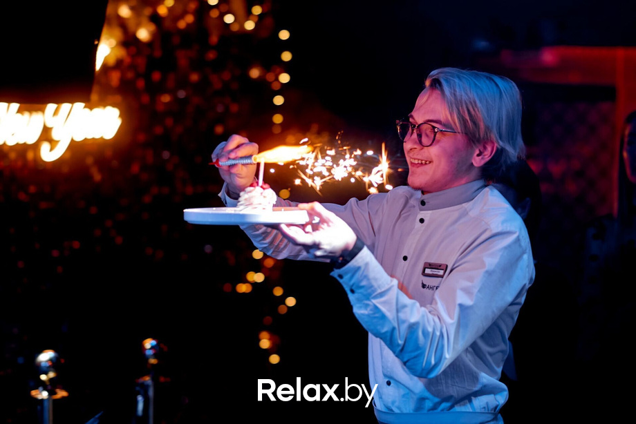 Предновогодние вечеринки в Ангелах, фото № 2