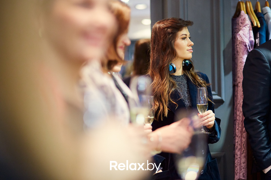 Открытие витрины бренда французской косметики Delarom Paris в магазине «Канцэпт Крама», фото № 59