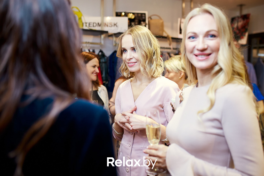 Открытие витрины бренда французской косметики Delarom Paris в магазине «Канцэпт Крама», фото № 11