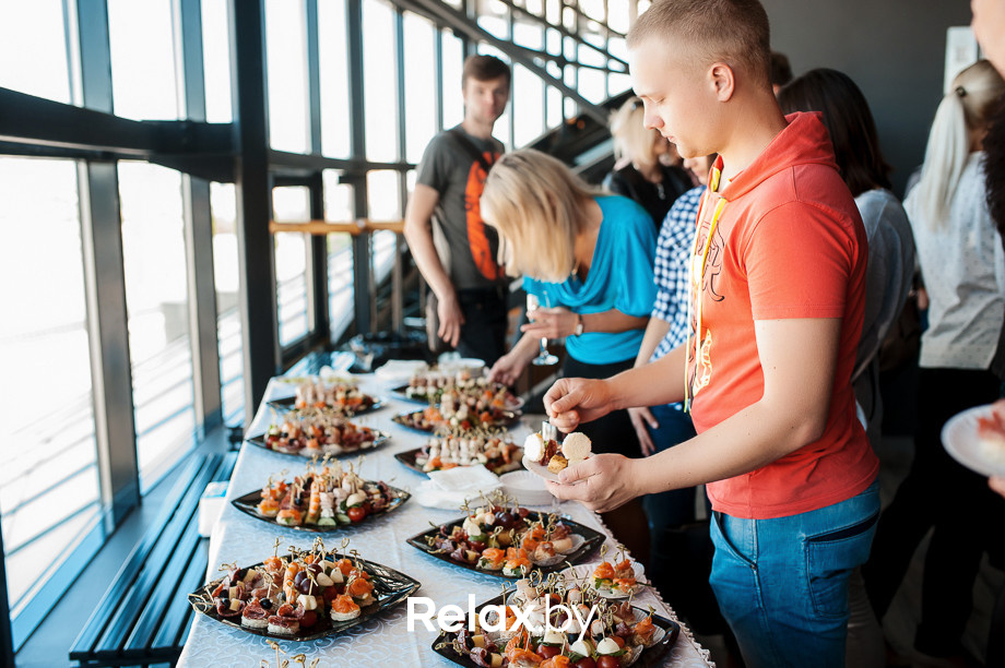 Валентина Мазунина на премьере «Одноклассниц», фото № 3