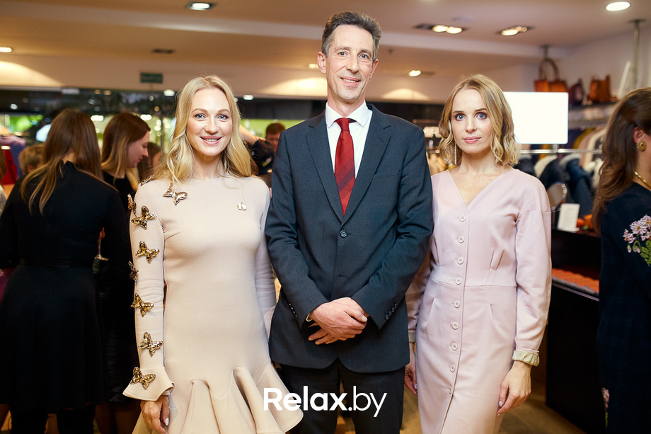 Открытие витрины бренда французской косметики Delarom Paris в магазине «Канцэпт Крама», фото № 89