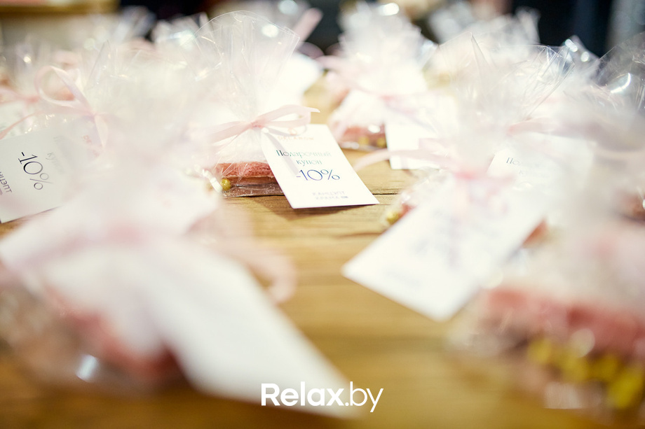 Открытие витрины бренда французской косметики Delarom Paris в магазине «Канцэпт Крама», фото № 2