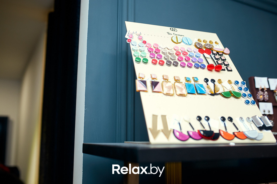 Открытие витрины бренда французской косметики Delarom Paris в магазине «Канцэпт Крама», фото № 26