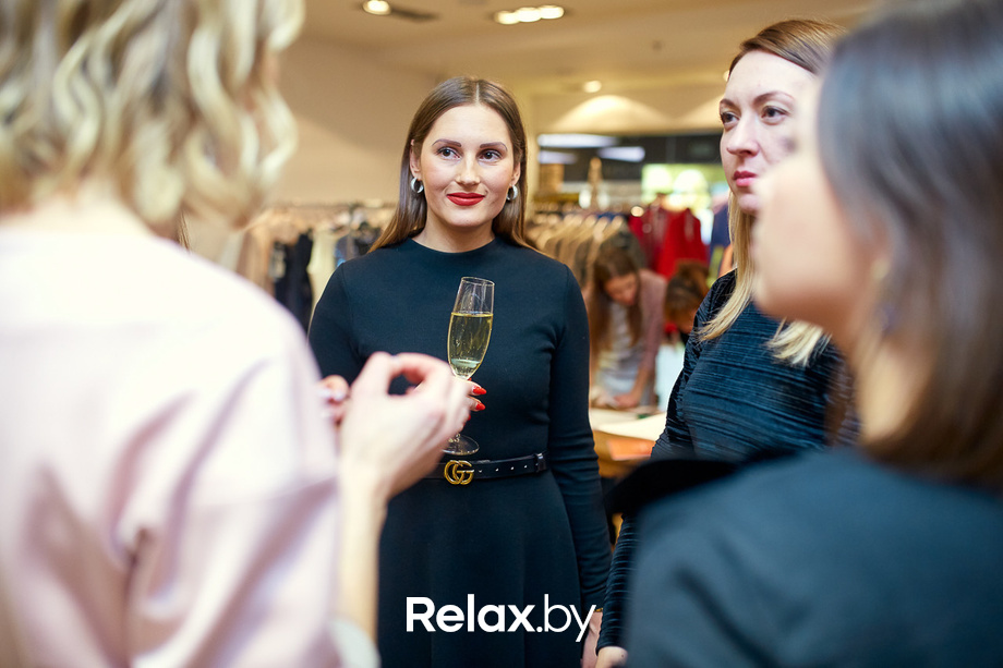 Открытие витрины бренда французской косметики Delarom Paris в магазине «Канцэпт Крама», фото № 92