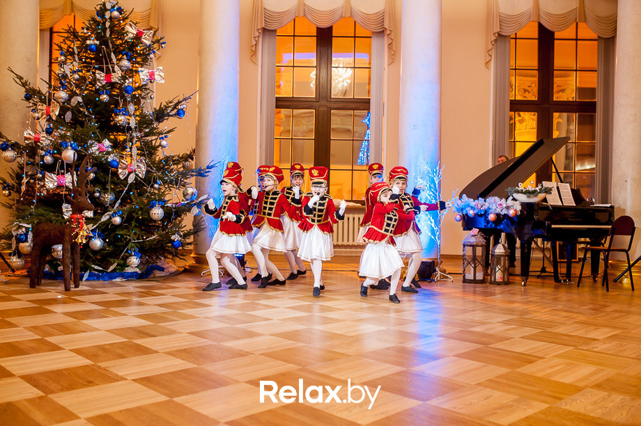 Семейный рождественский благотворительный бал Академии мюзикла "Ревю" - "Наши сердца", фото № 124