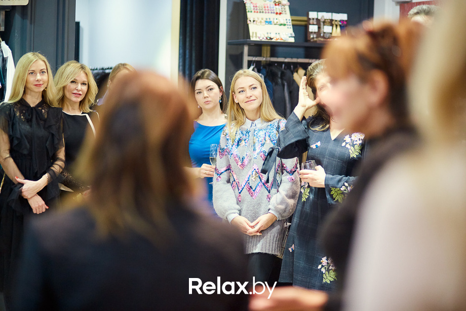 Открытие витрины бренда французской косметики Delarom Paris в магазине «Канцэпт Крама», фото № 55