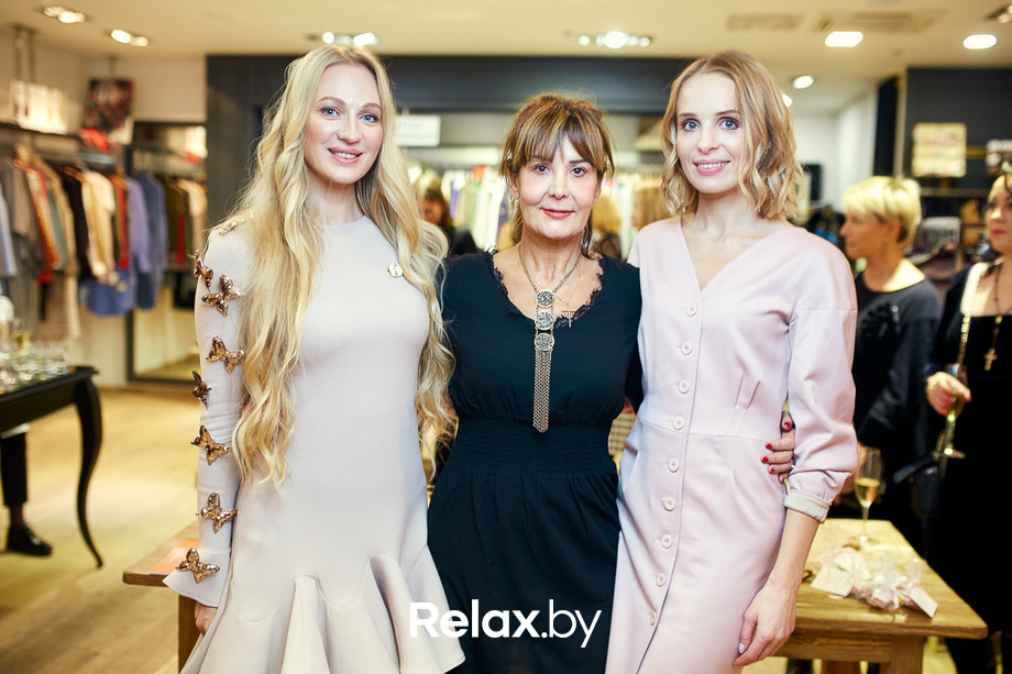 Открытие витрины бренда французской косметики Delarom Paris в магазине «Канцэпт Крама», фото № 111