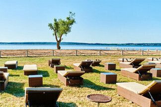 Фотофакт: под Минском открылся Beach club «Бульбашъ Пляж»