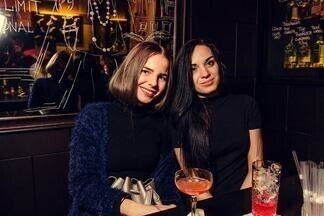 Гид по вечеринкам к 8 марта: розы, танцы, презентация коктейлей и горячий финский парень