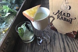 Mad Rabbit Bar: зачем на Зыбицкой бар, который работает с 11 утра