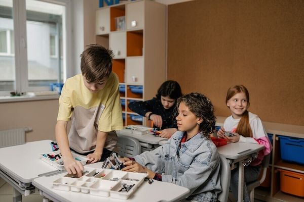 Мыслить, как поколение альфа. Нашли 7 крутых кружков, куда отправить ребенка осенью
