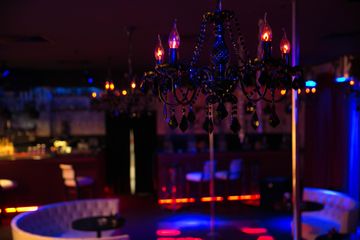 nemetskiy-super-striptiz-spalilas-veb-porno