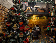 Бар-кальянная HookahPlace Lounge Bar Yakuba Kolasa (ХукаПлейс Лаунж Бар Якуба Коласа), Новогодний интерьер - фото 9