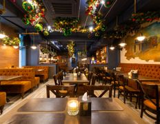 Гастробар Honky Tonk Piano Bar (Хонки Тонк Пиано Бар), Новогоднее оформление зала - фото 4
