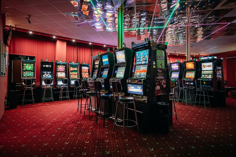 Мы регулярно проводим развлекательные мероприятия, а постоянных гостей и VIP-персон радуем приятными сюрпризами.