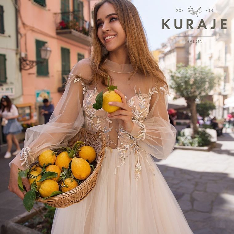 krasnih-devushka-mesyatsa-izyum-kazahi-russkie-retro