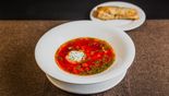 Борщ с вкусным пирожком (250/30/20/60/2 г)