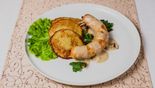 Домашняя куриная колбаска с грибным соусом и драниками (100/50/150 г)