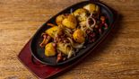 Baked Potatoes with Chanterelles and Onions (250 g)