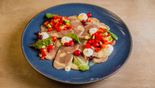 Говяжий язык с овощами, муссом из хрена с клюквой (165 г)