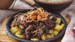 Beef tails with lump potatoes and sauerkraut on a frying pan (460 g)