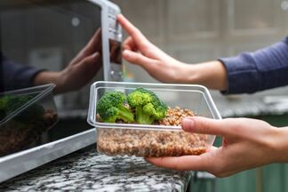 Вредно ли использовать пластиковую тару для еды? Ответили в ЖКХ