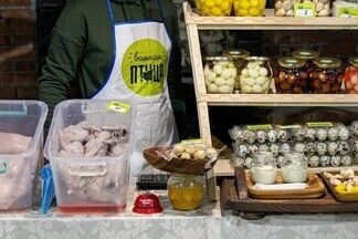 Фермерский рынок «Усё сваё» переместился на крытую площадку возле метро «Молодежная»