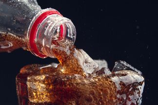 «Coca-Cola» возвращается к оригинальному рецепту: напиток может стать дороже