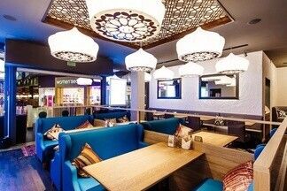 От создателей Golden Coffee: в минском ТРЦ открылось кафе Kinza с казанами прямо в зале и поварами из Узбекистана