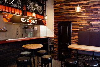 На улице Гикало, 5 открылся Wok&Ramen bar Siem Sam известного минского ресторатора Дениса Докина