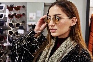 Сколько стоят очки Tom Ford, и как правильно носить тишейды? Выбираем со стилистом модели, которые будут в топе этой весной