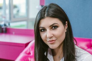 Smokey Eyes и яркий вечерний. Визажисты показывают, как сделать макияж на концерт или фестиваль