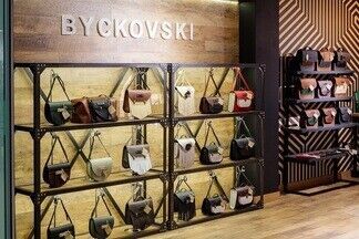 Что, где, сколько стоит: второй магазин дизайнерских сумок Byckovski открылся в ТЦ со скидками Outlet