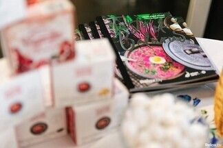Иностранным журналистам предложили попробовать самые популярные блюда Беларуси