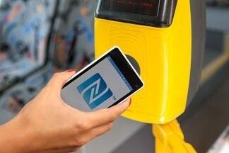Оплачивать проезд в наземном транспорте Минска можно будет картой и смартфоном