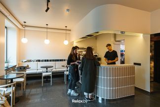 Фотофакт: возле парка Горького открылся Blur — атмосферная кофейня с завтраками весь день