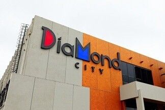 Фотофакт: За МКАД открылся торговый центр DiaMond City, где сегодня бесплатно сыграют «Ляпис 98»