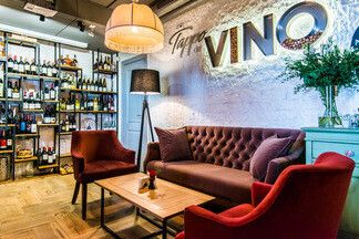 На Победителей открылся уютный винный бар Tappo del Vino