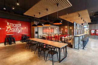 Фотофакт: В Брилевичах открылся ресторан KFC с хипстерским дизайном