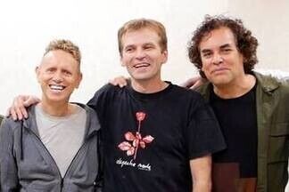 Минчанин поужинал с Depeche Mode и получил автографы на билетах с несостоявшегося концерта