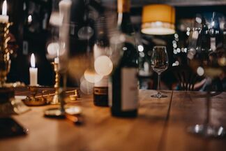 На Комсомольской в декабре откроется винный бар с греческо-израильской кухней