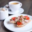 Брускетта с пармской ветчиной и каперсами (74 г)