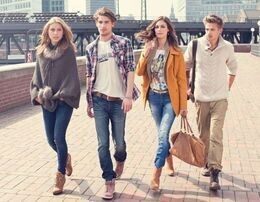 Скидки на джинсы до 50% или вторую вещь бесплатно