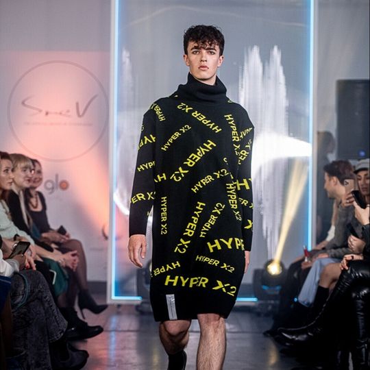 Показ SMEV при поддержке бренда glo™