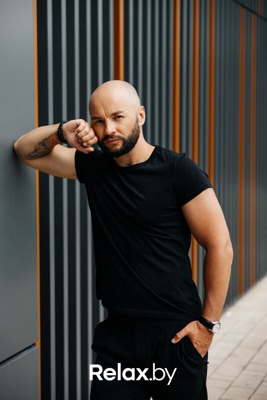 Юрий Шах Ведущий и вокалист Юрий Шах - фото 7857718