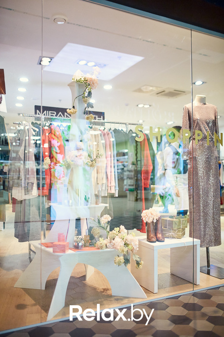 Открытие витрины бренда французской косметики Delarom Paris в магазине «Канцэпт Крама», фото № 5